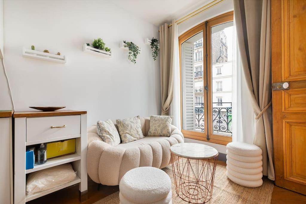 Appartement Haussmannian Elegance Close To Montmartre Paris