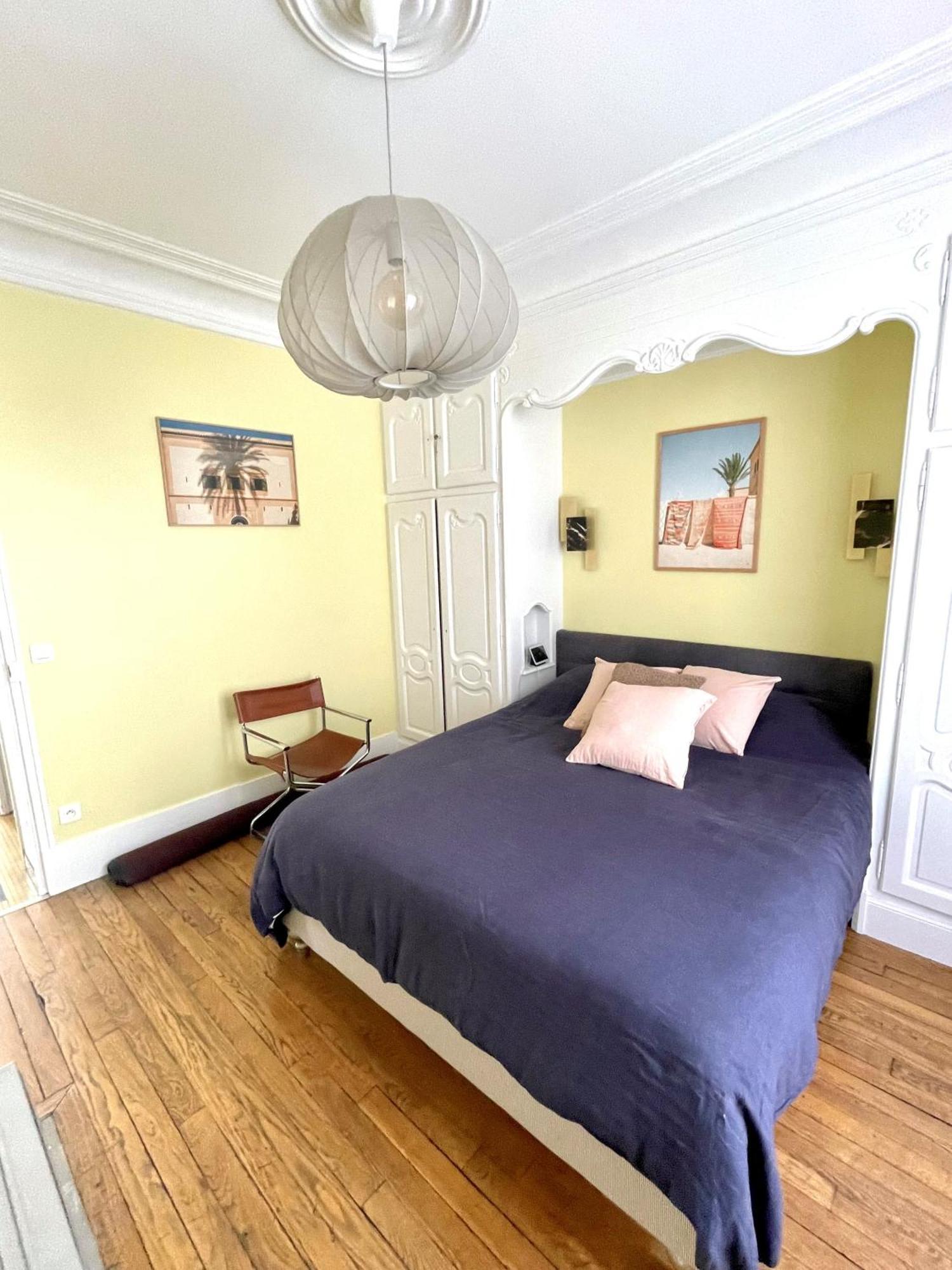 Apartment Spatious Charming Parisian Flat