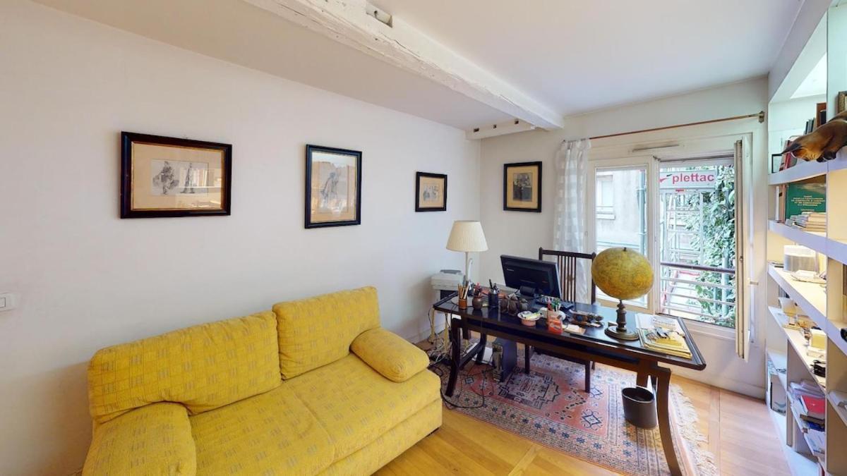 Marais Two Bedroom Haven *
