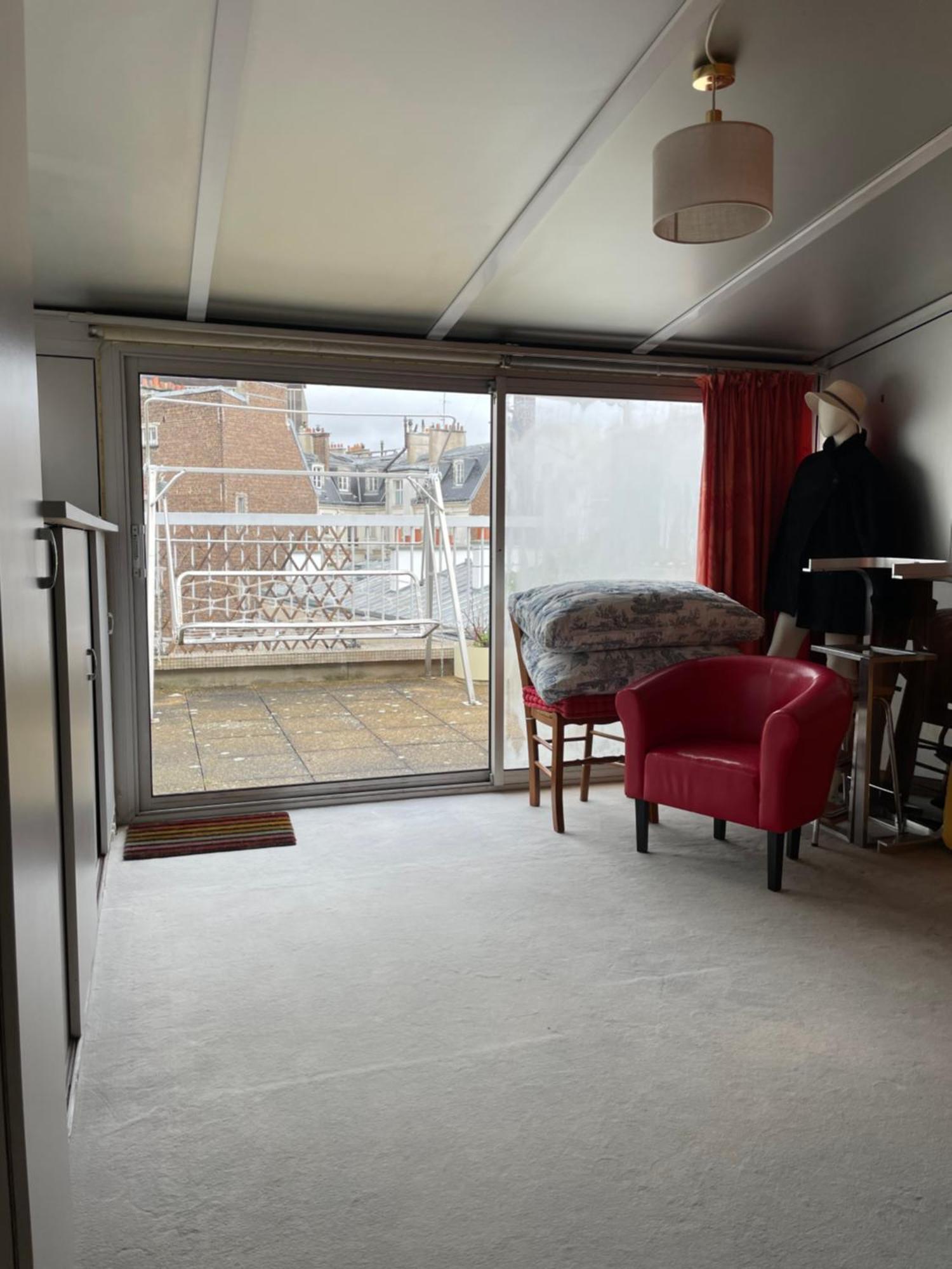 Big With Terrace & Central Location Paris