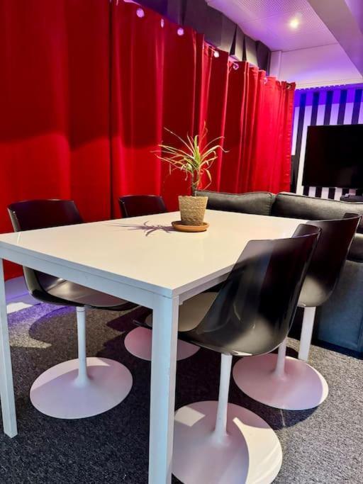 Experience Cinema Immersif Dans Renove Pres De Montmartre Appartement