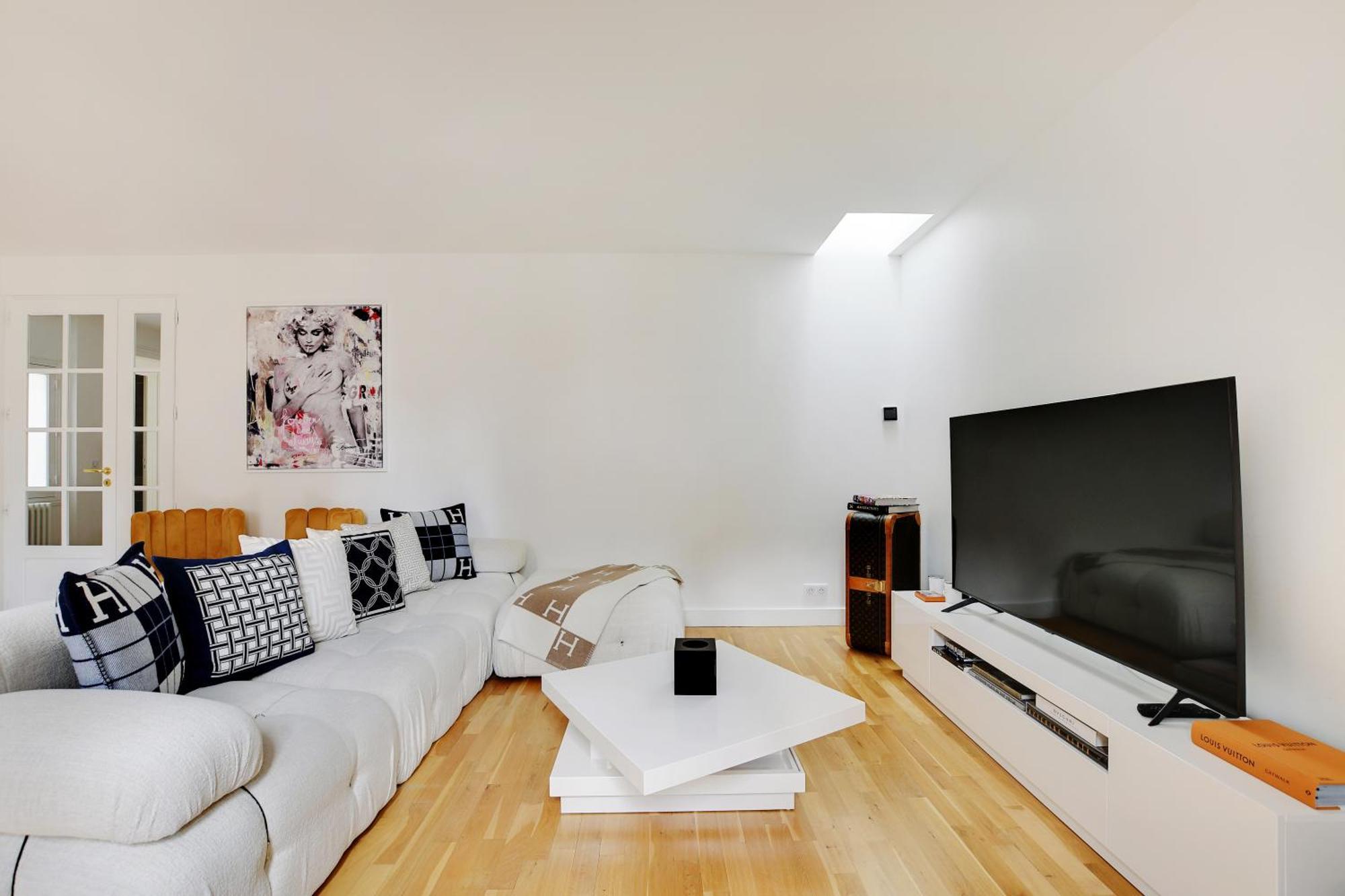 Apartment Royal Monceau - Hoche Paris