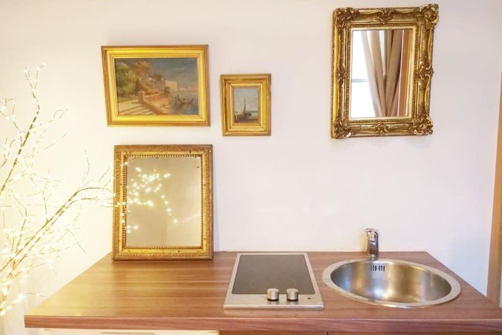 Small Luxurious In The Heart Of Saint Germain Appartement