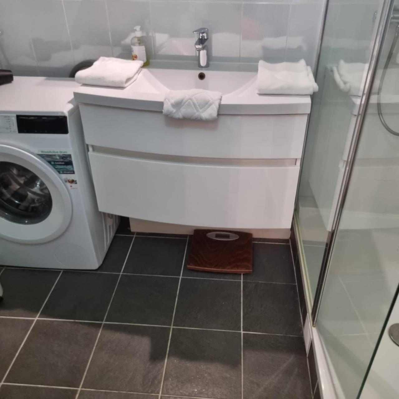Guestready-spacious Near Exhibition Park