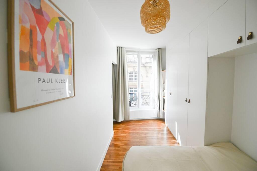 Apartment We Parisian The Marais Cozy