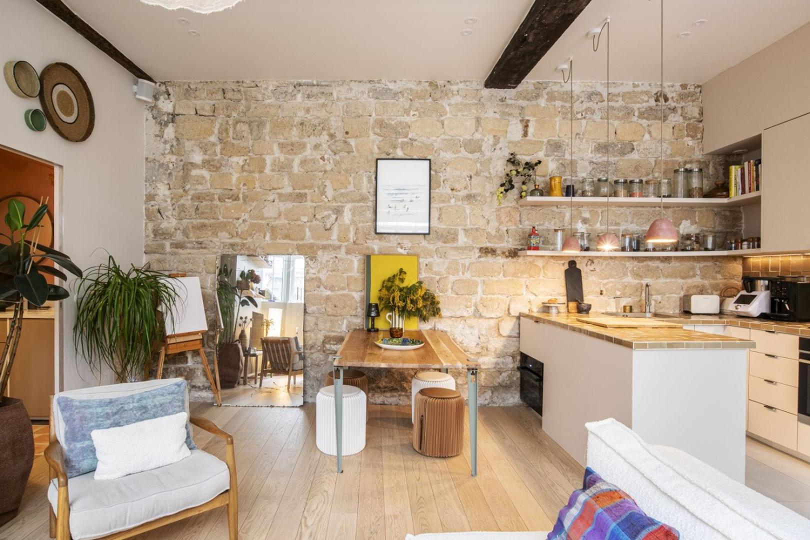 Hippie Foody Lovers Apartment
