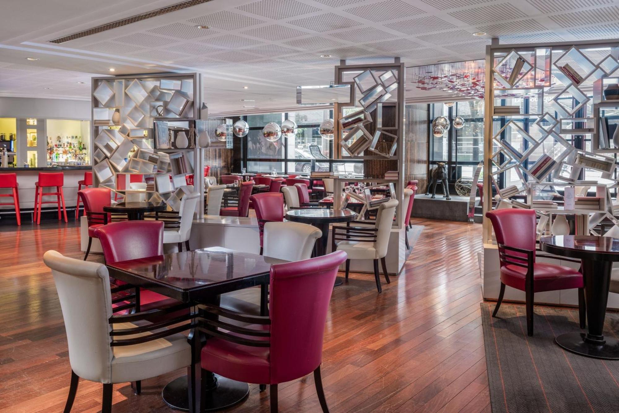 Le Meridien Etoile Hotel