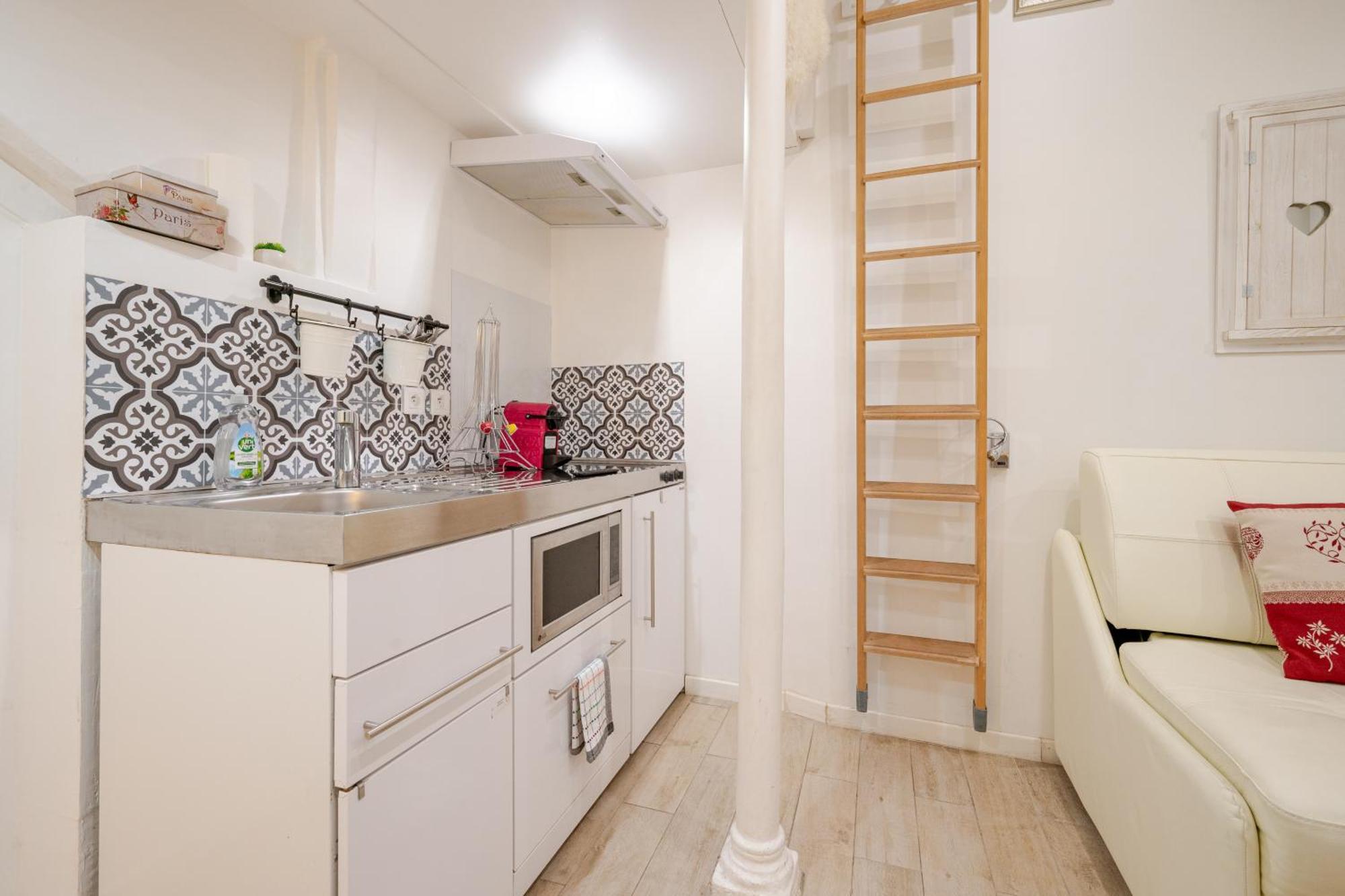 Superb Tiny House In Heart Of 1st!