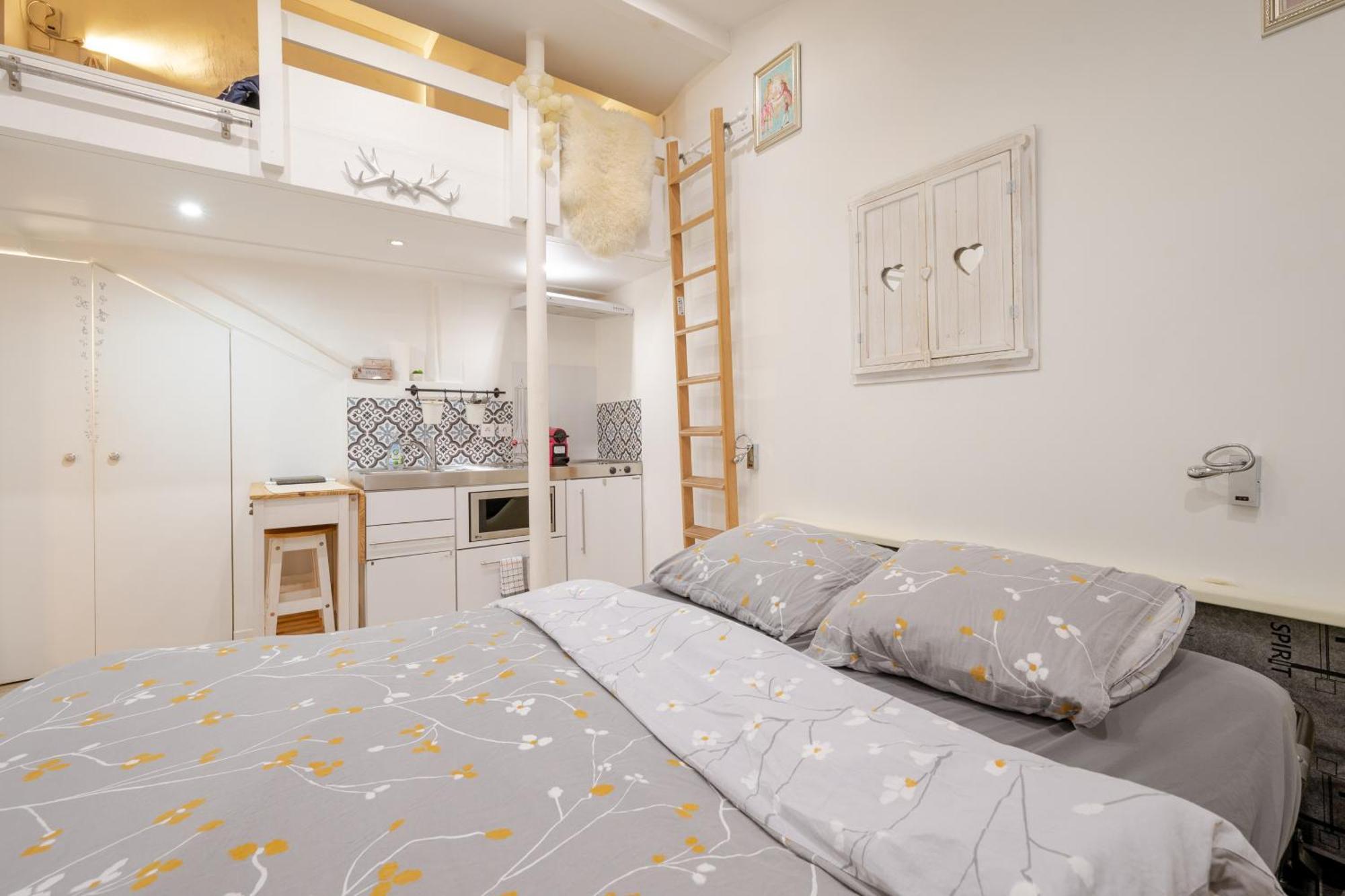 Superb Tiny House In Heart Of 1st! Apartment *