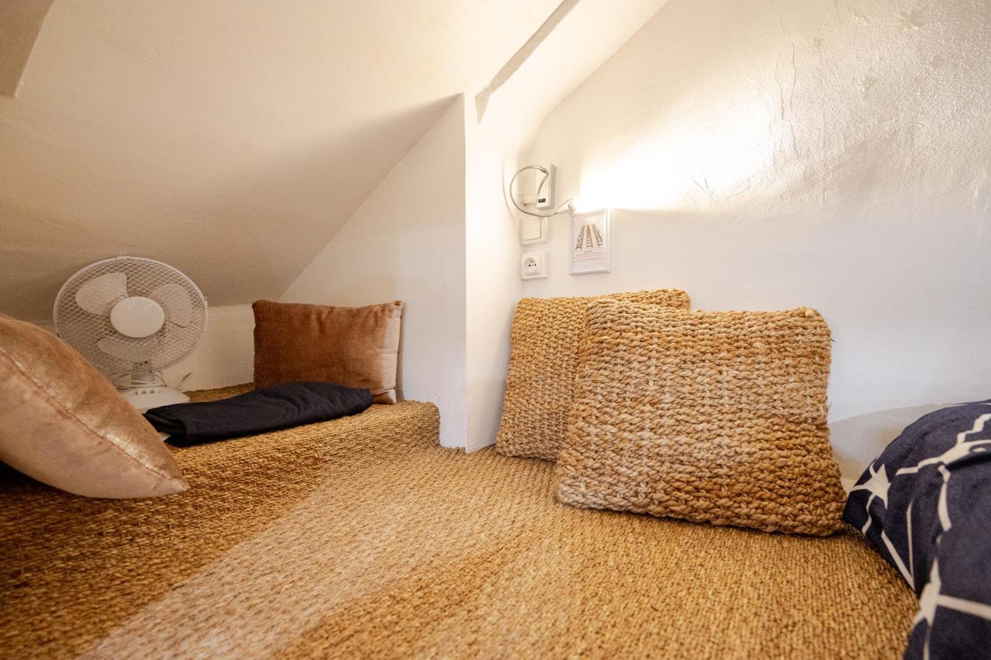 Superb Tiny House In Heart Of 1st! * Paris