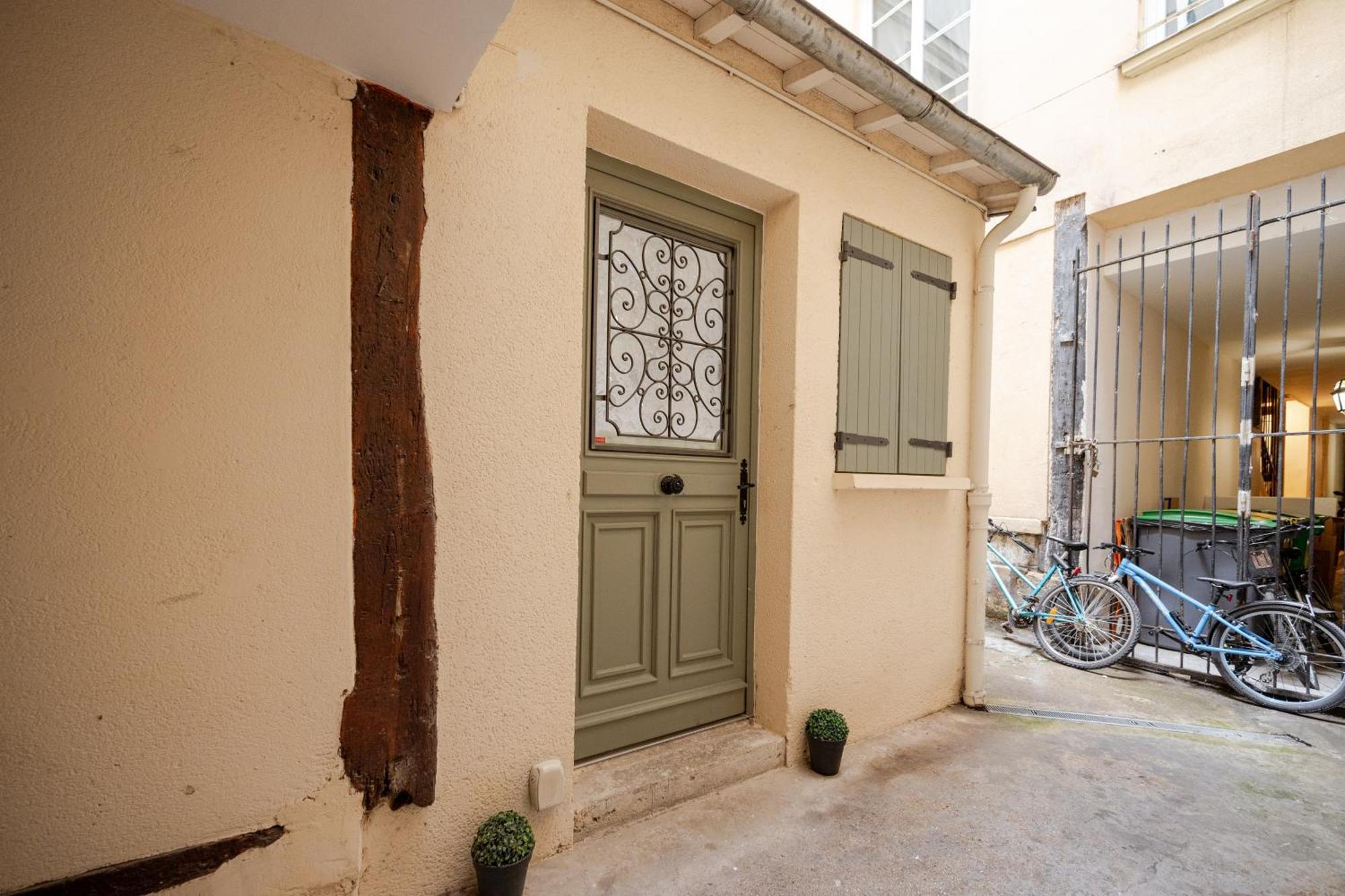 Apartment Superb Tiny House In Heart Of 1st! *