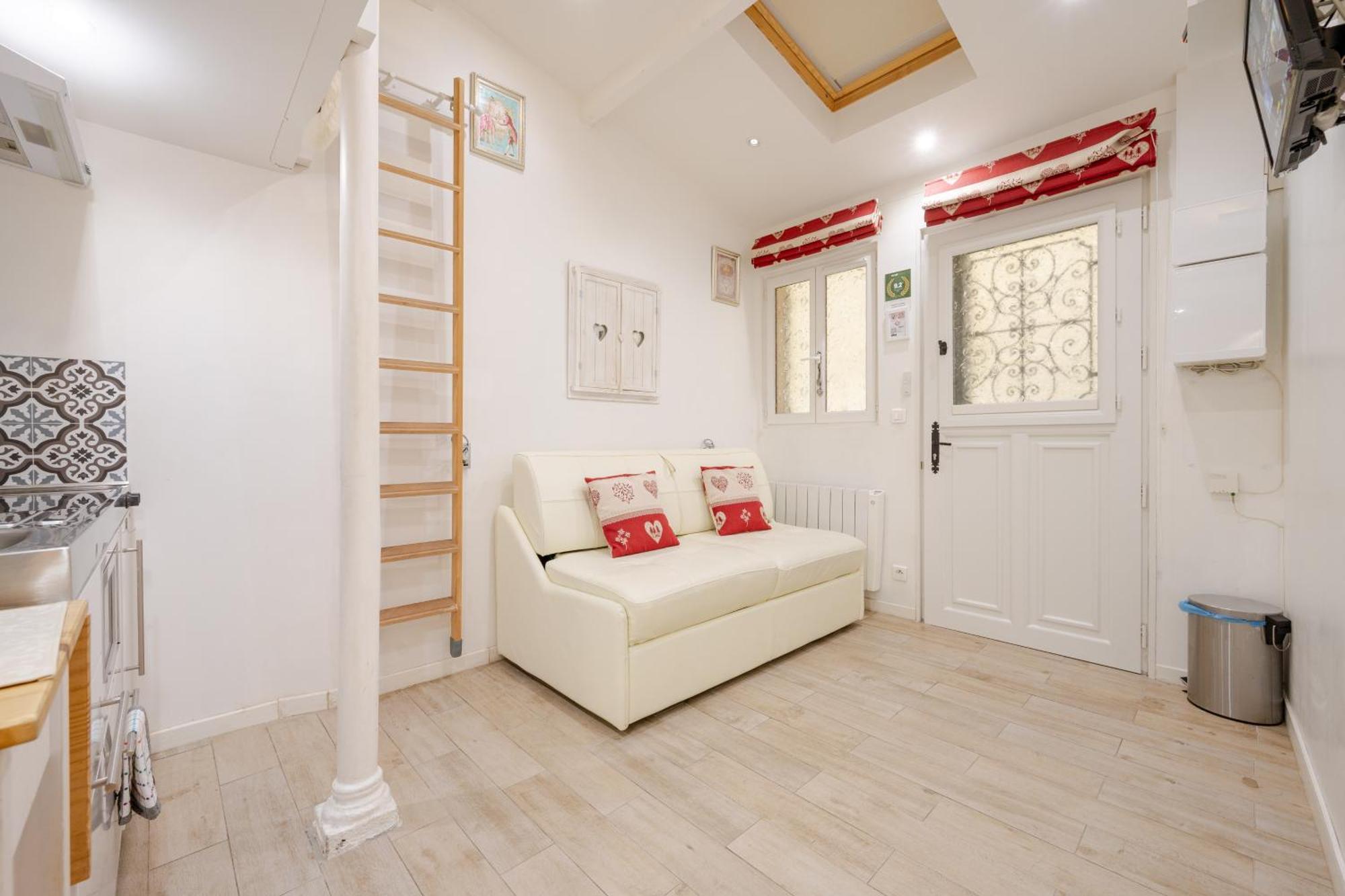 Apartment Superb Tiny House In Heart Of 1st! Paris
