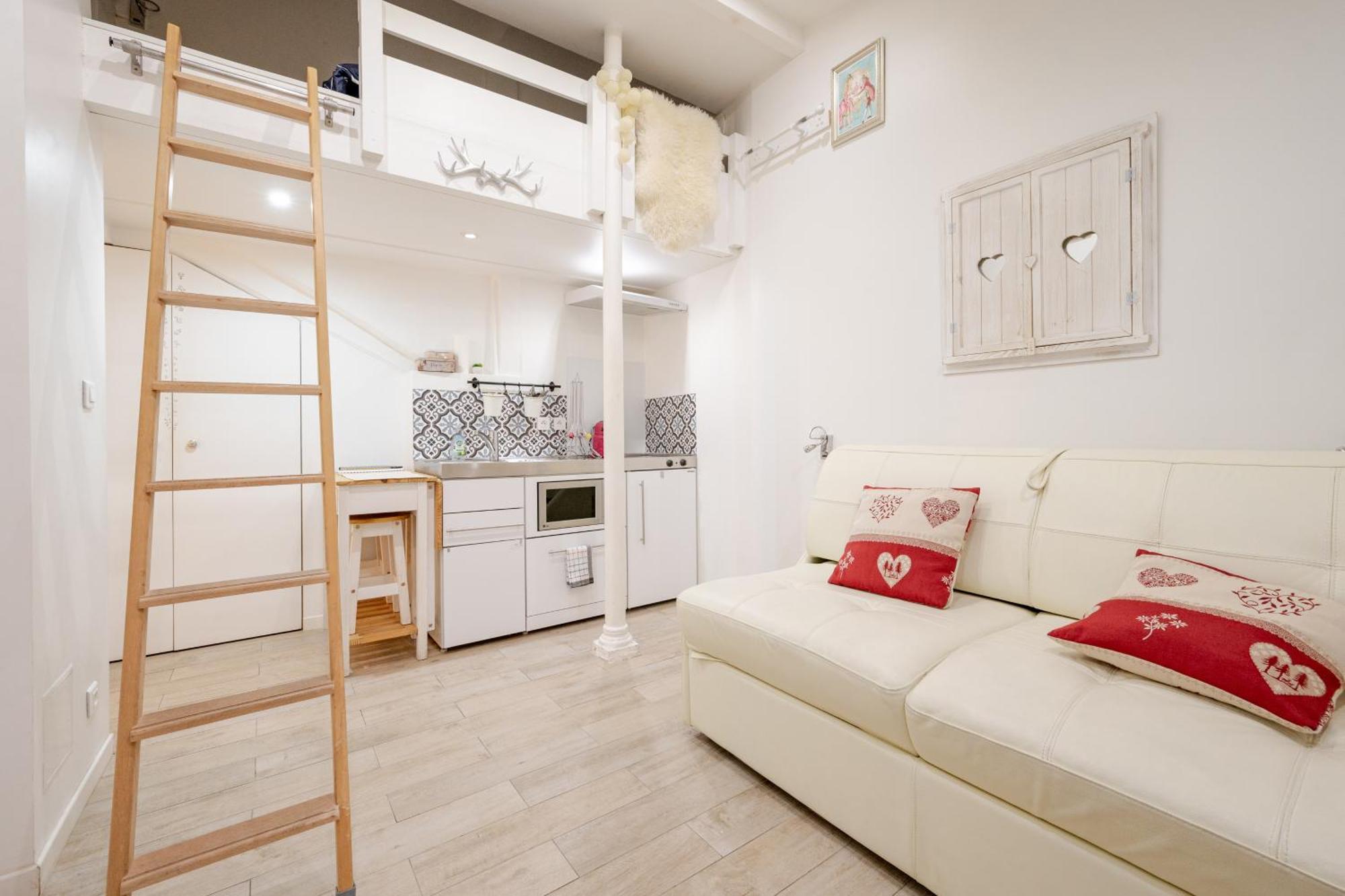 Superb Tiny House In Heart Of 1st! Apartment