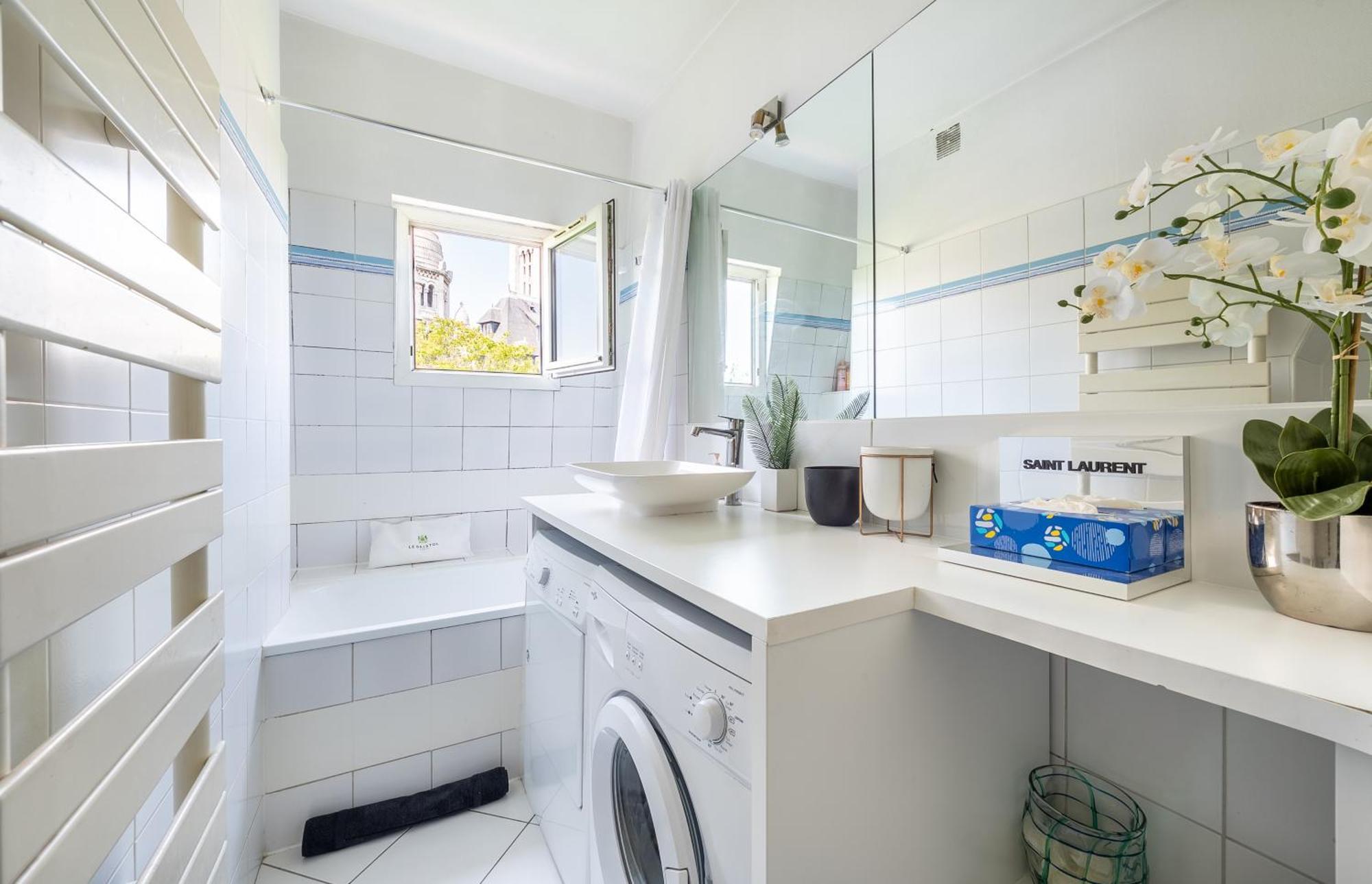In Front Of The Sacre Coeur - 2 Bedrooms With Elevator Appartement Paris