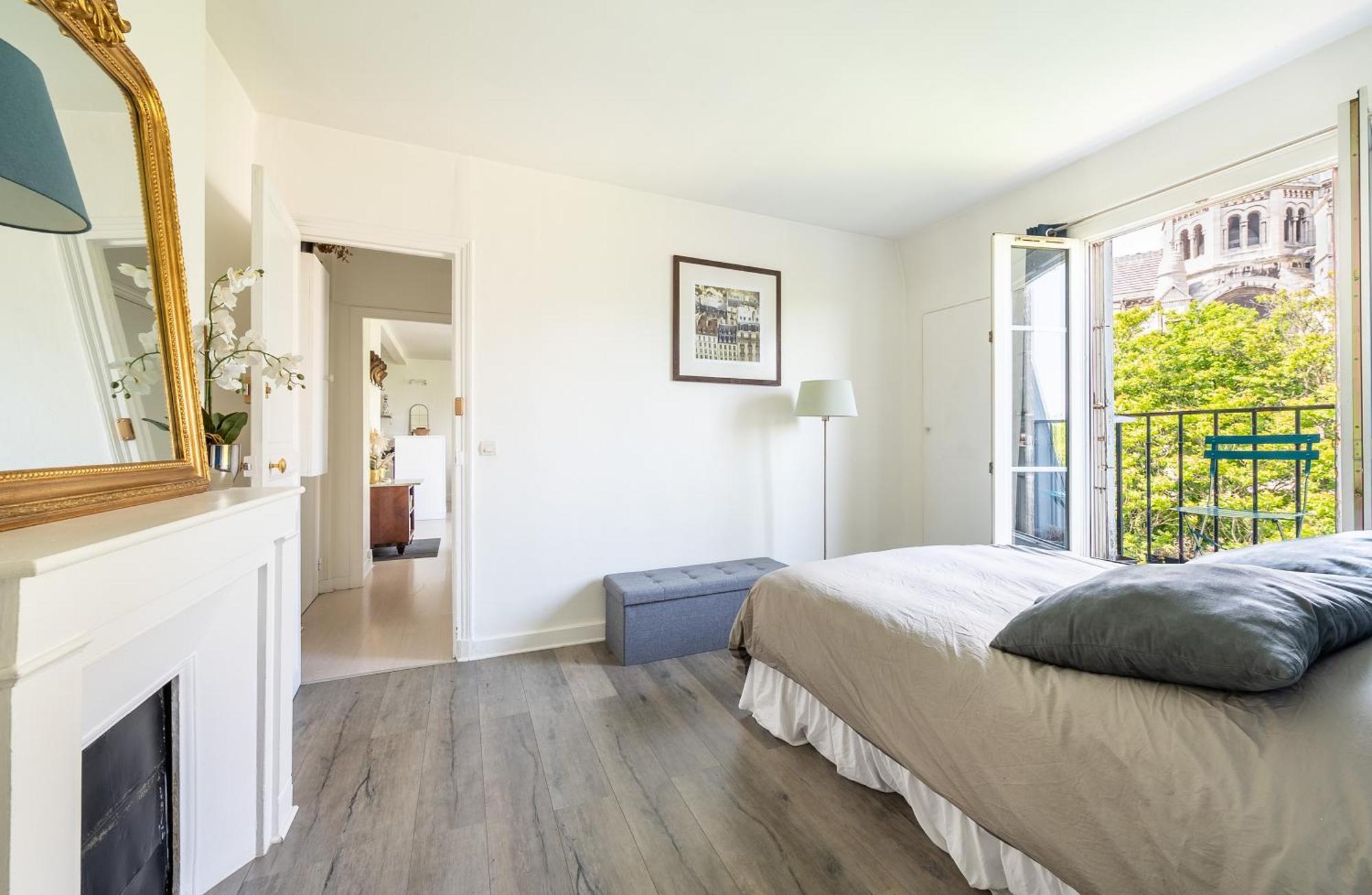 In Front Of The Sacre Coeur - 2 Bedrooms With Elevator Appartement *