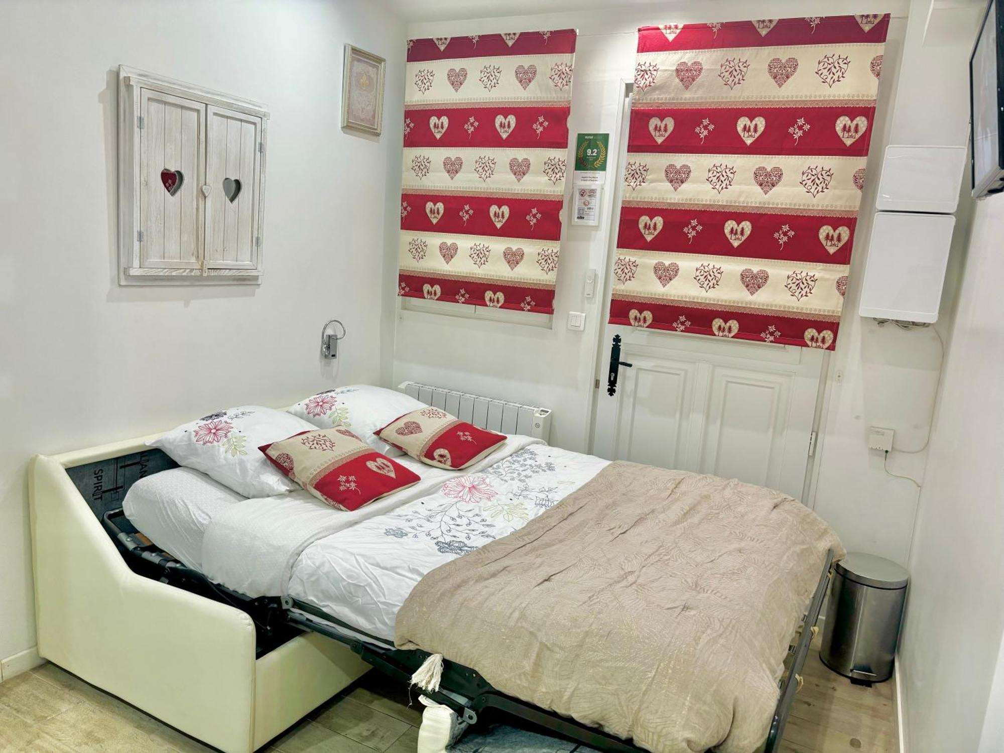 Superb Tiny House In Heart Of 1st! Apartment