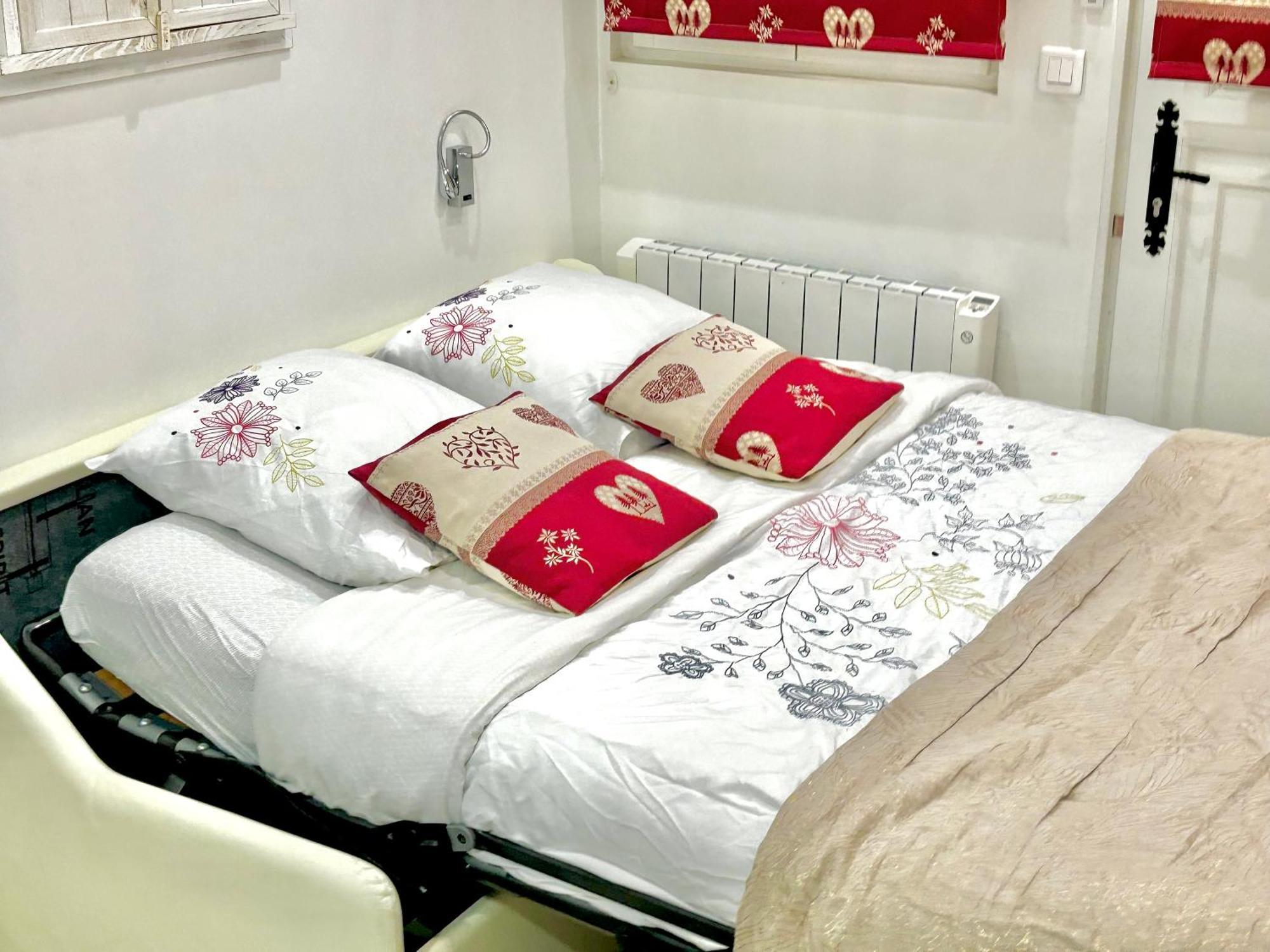 Superb Tiny House In Heart Of 1st! Apartment