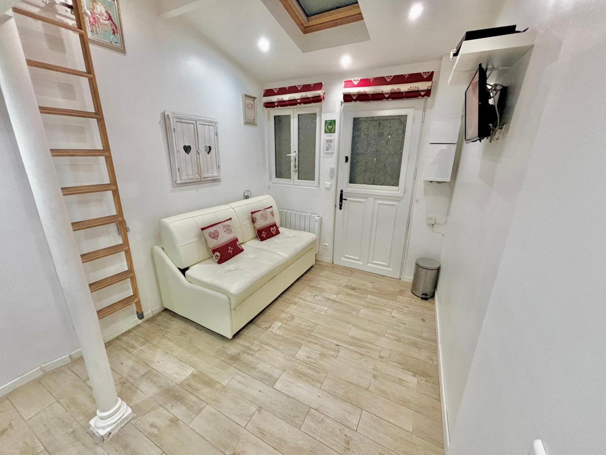 Superb Tiny House In Heart Of 1st! *