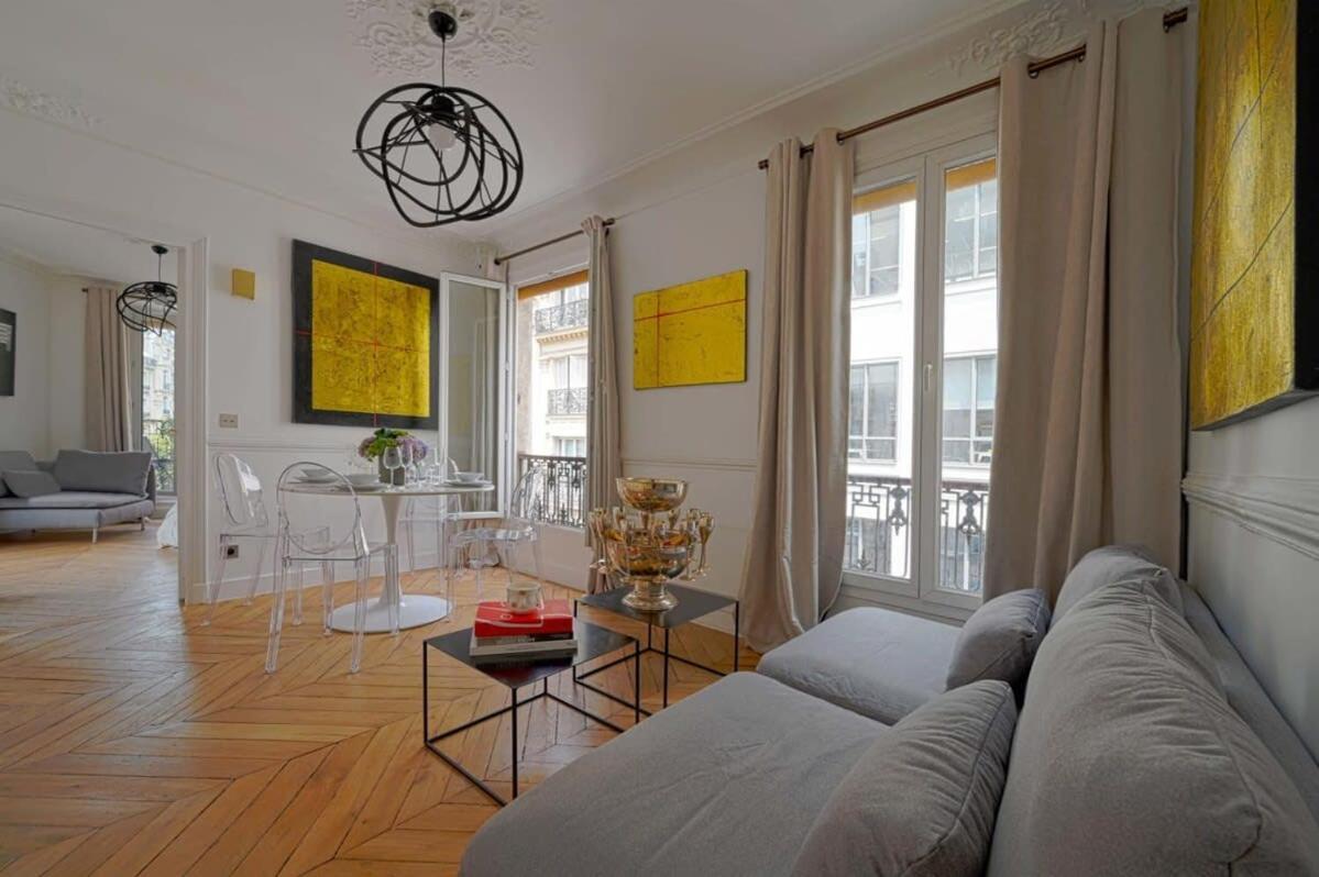 Apartment Large Luxury Flat Next To Champs Elysee Paris