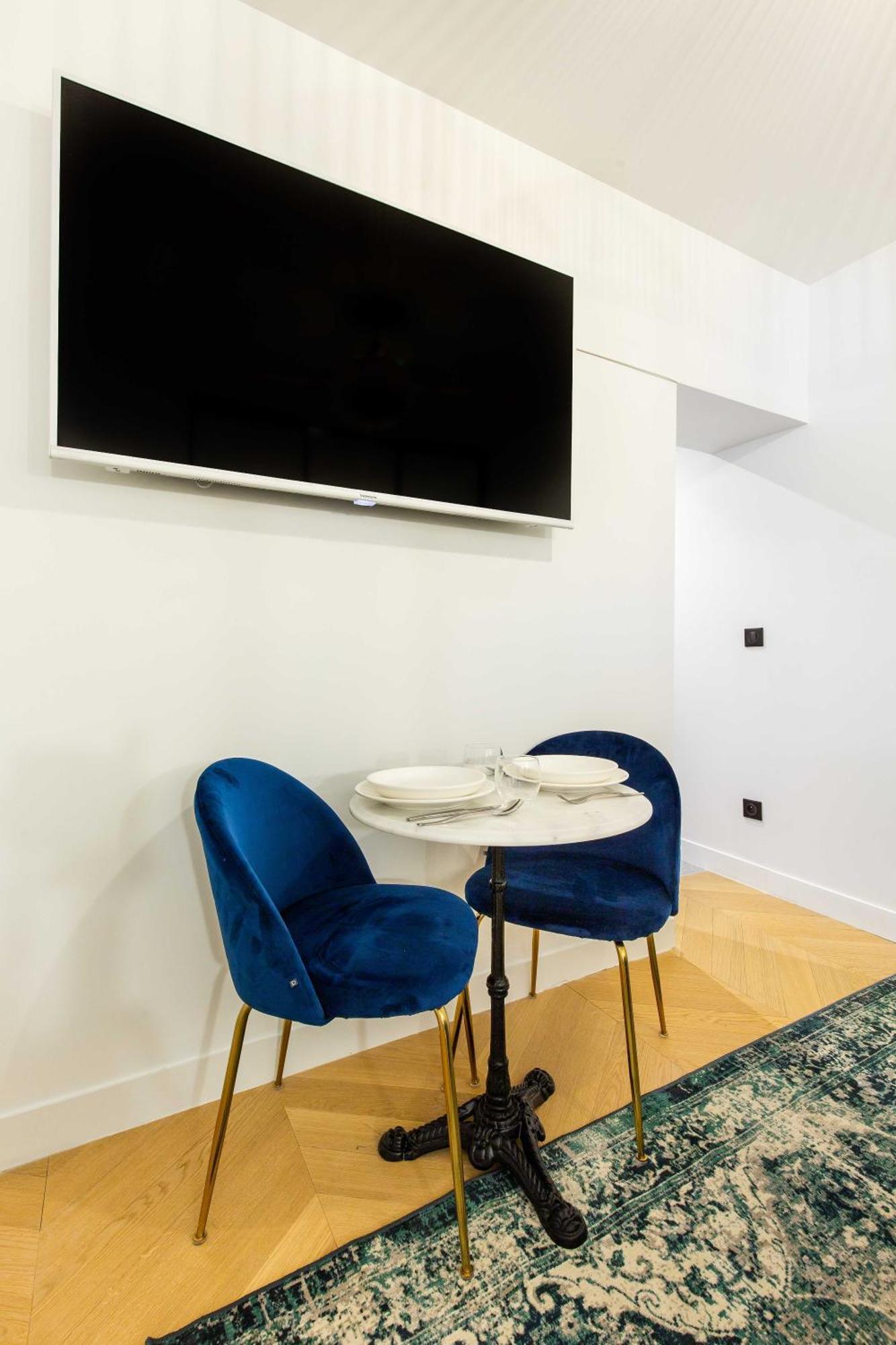 Appartement Chic In The Prestigious Saint Honore Paris
