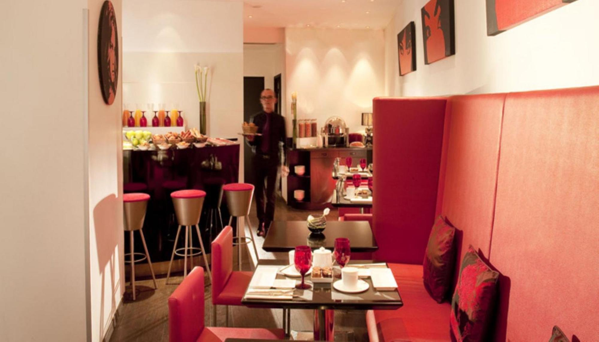 Villathena Paris