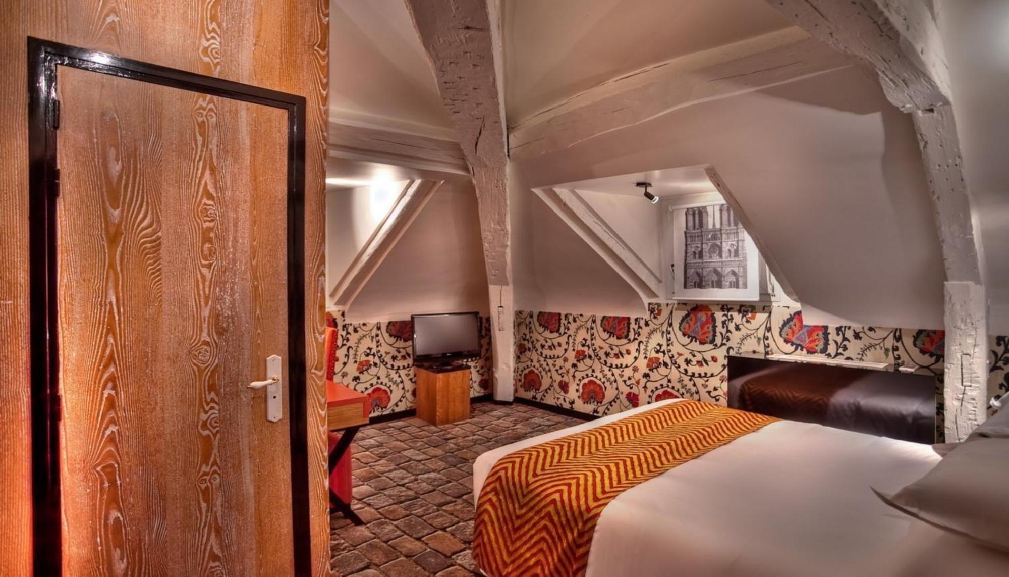 Hotel Le Notre Dame Saint Michel 3*