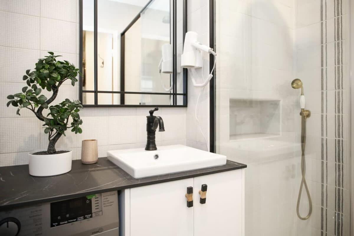 Appartement Drouot - 3 Pièces Luxueux Au Coeur De - 4p - 02
