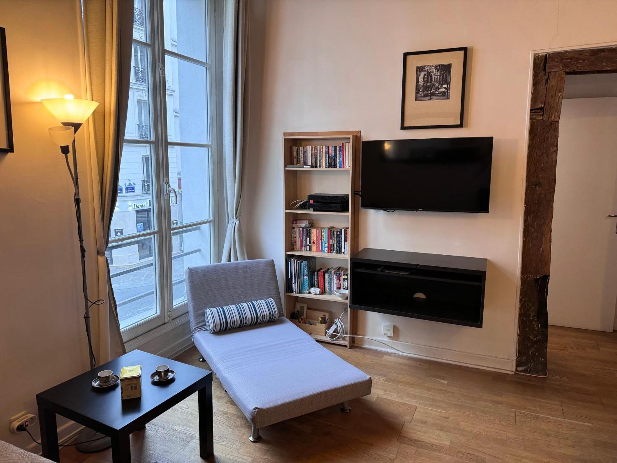 Apartment Typique Parisien Au Coeur Du Marais