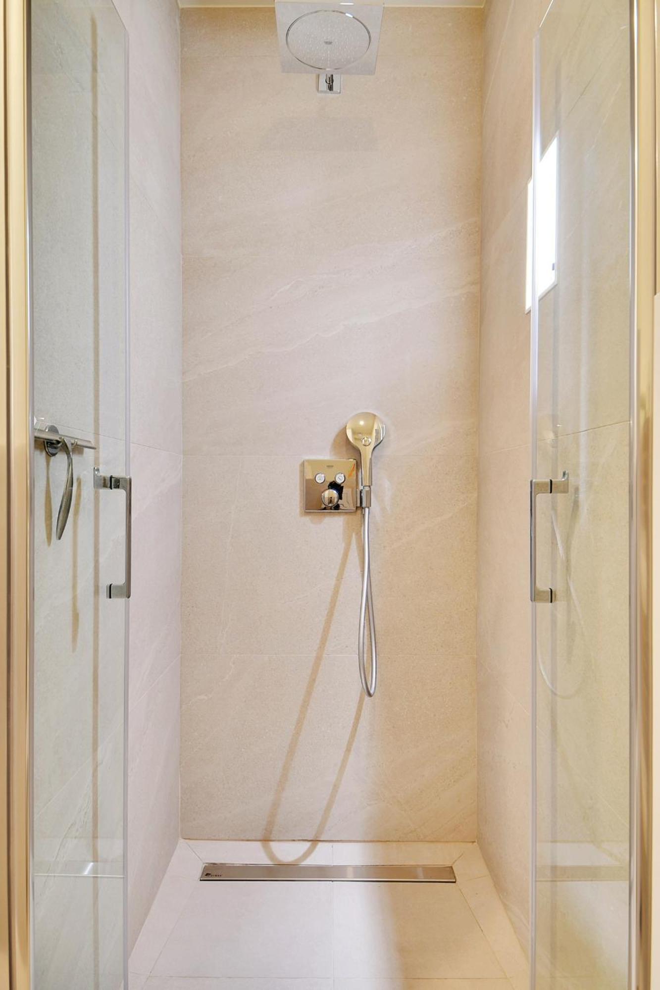 Appartement Luxury Flat By Les Maisons De Charloc Homes Paris