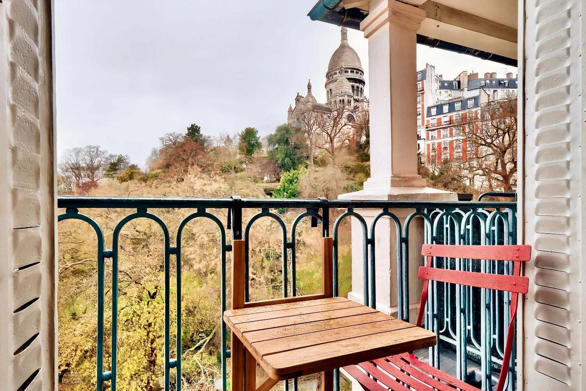 Amazing Sacre-coeur Views In Montmartre