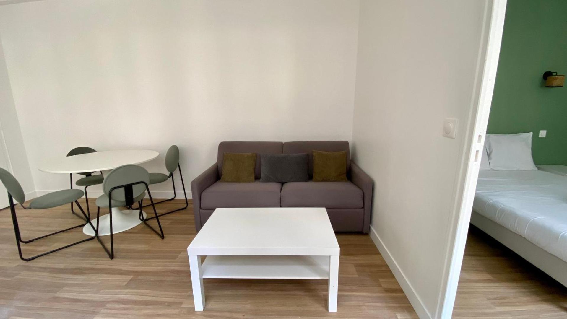 Appartement Renove Proche Grands Boulevards 4p *