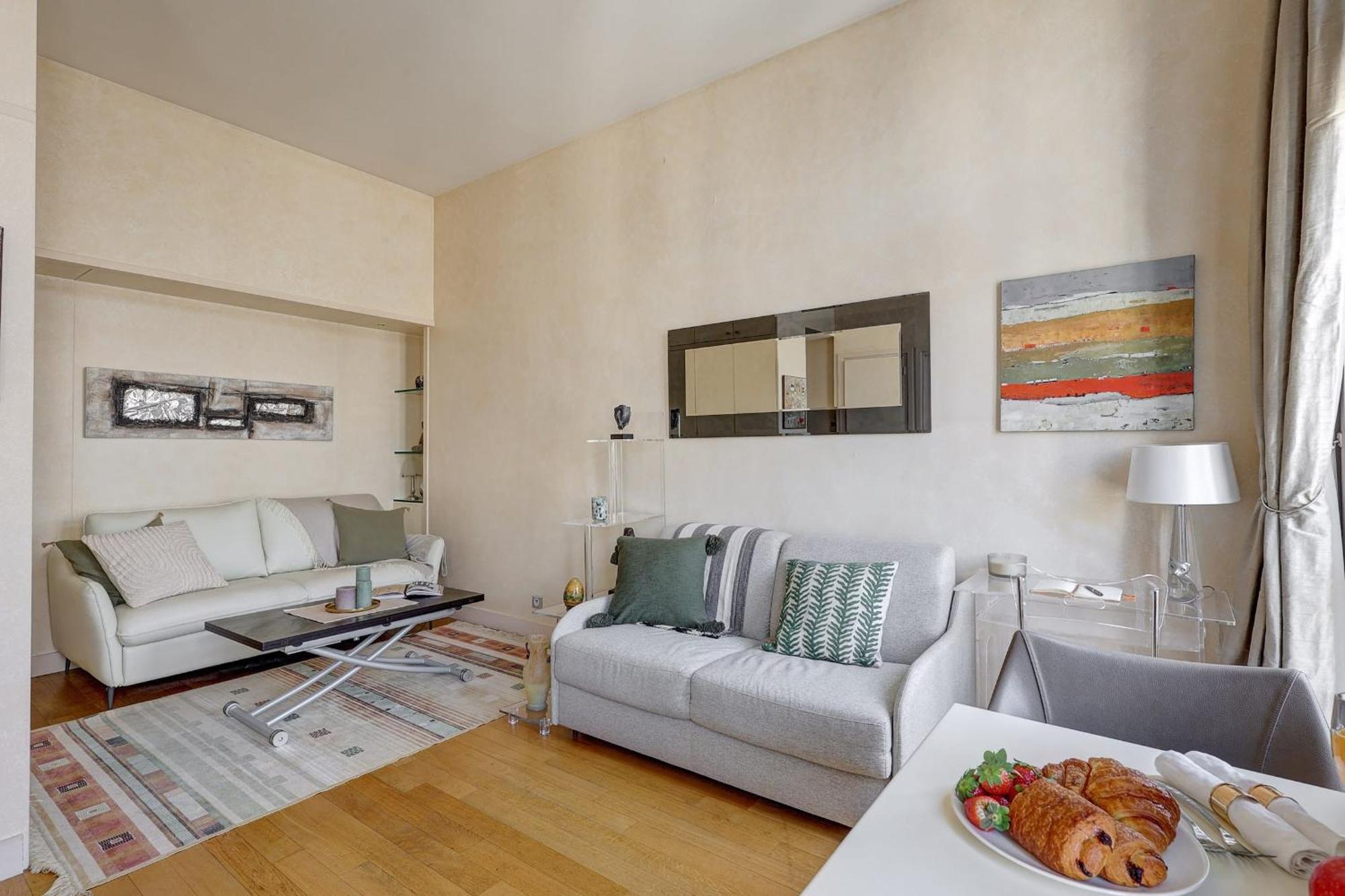 Avenue Des Champs-elysees - Cityapartmentstay Paris