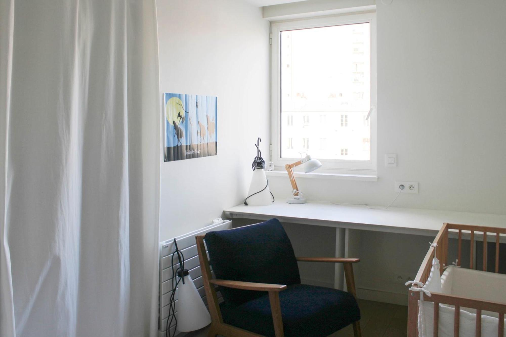 Spacious Cocoon With A Terrace View On The Canal