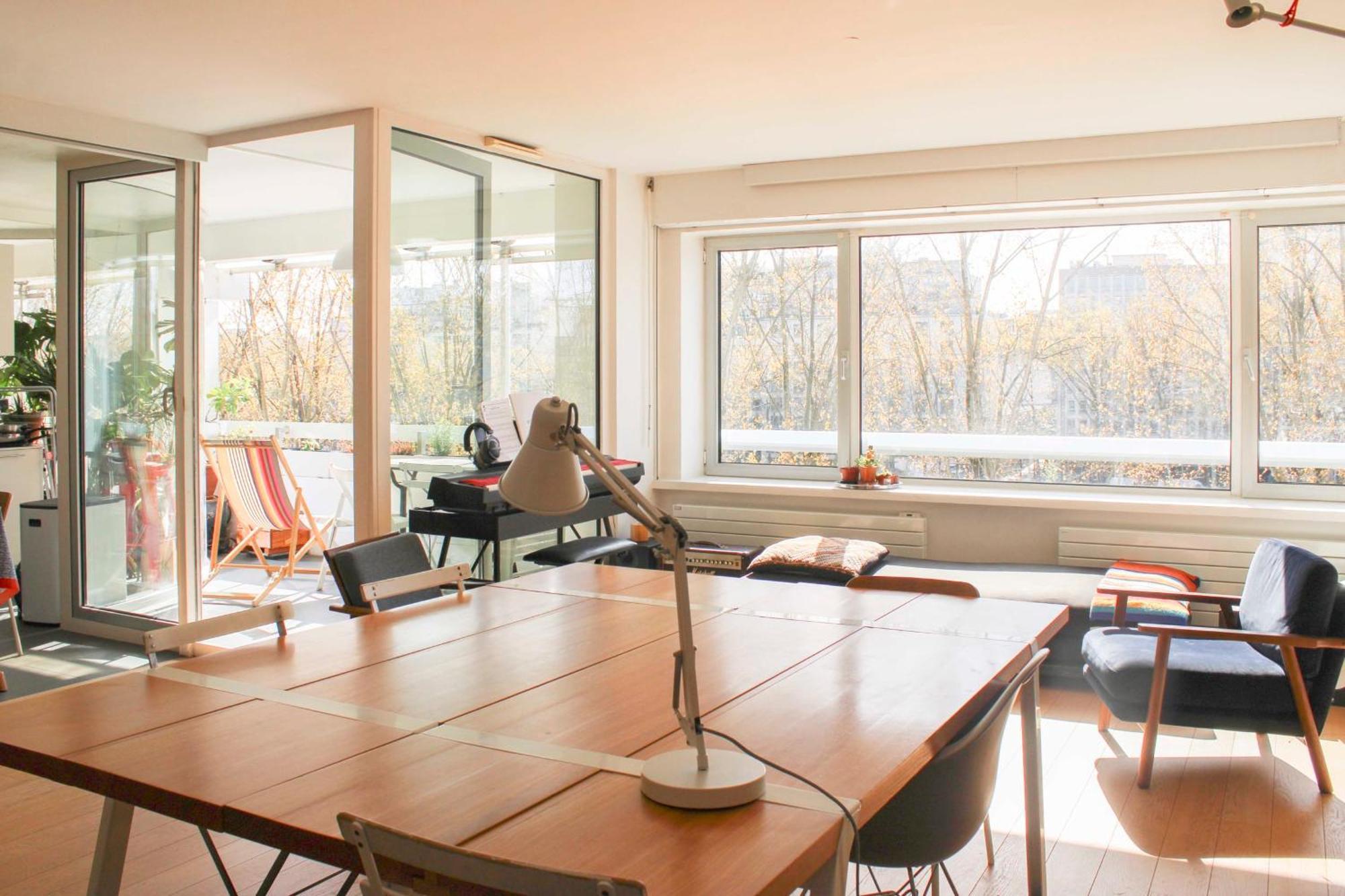 Spacious Cocoon With A Terrace View On The Canal