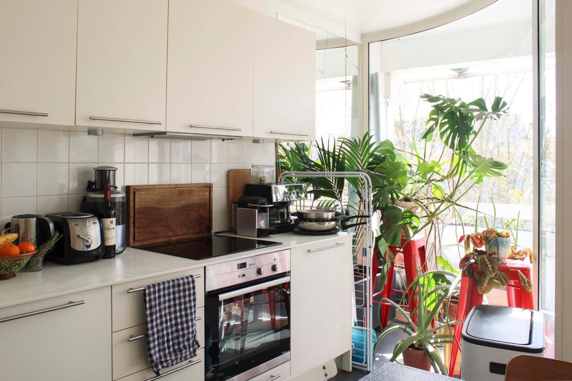 Spacious Cocoon With A Terrace View On The Canal