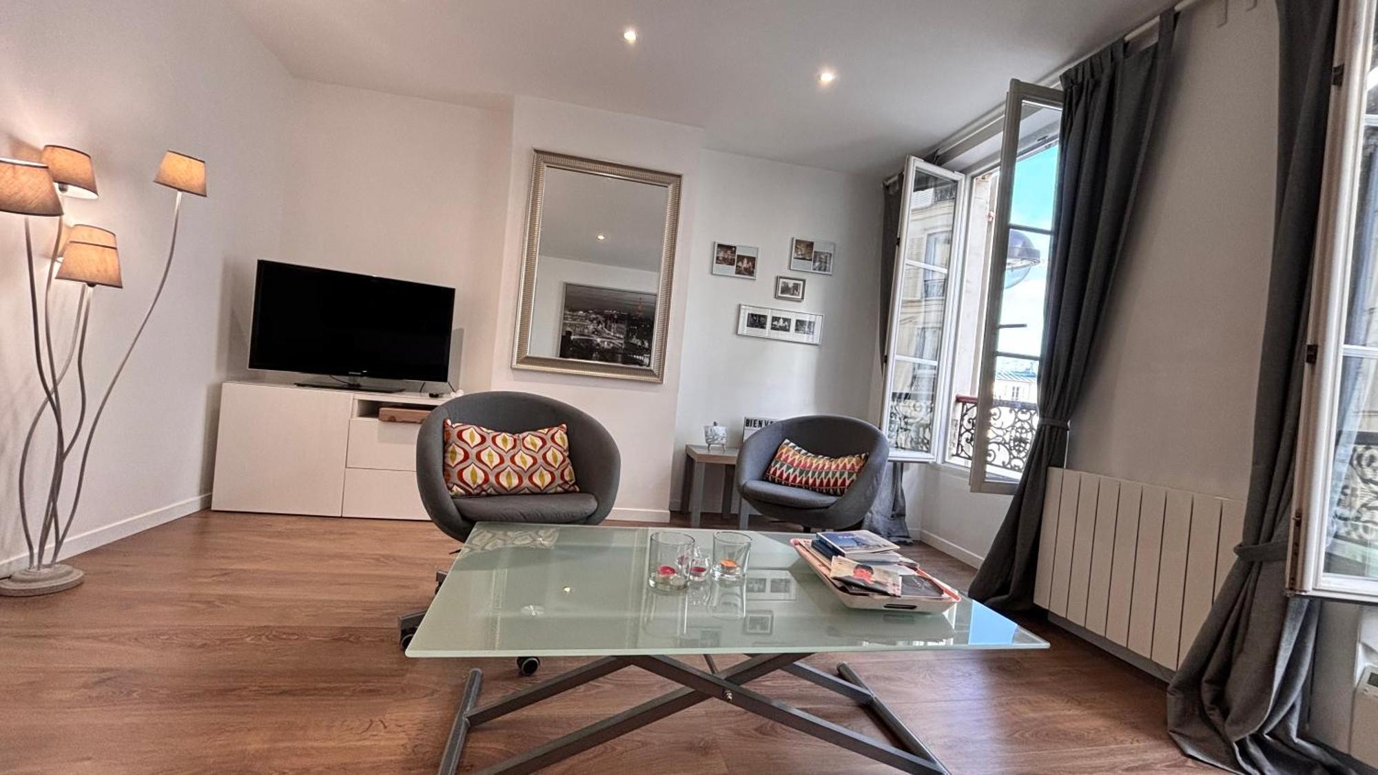 Apartment In Monmartre