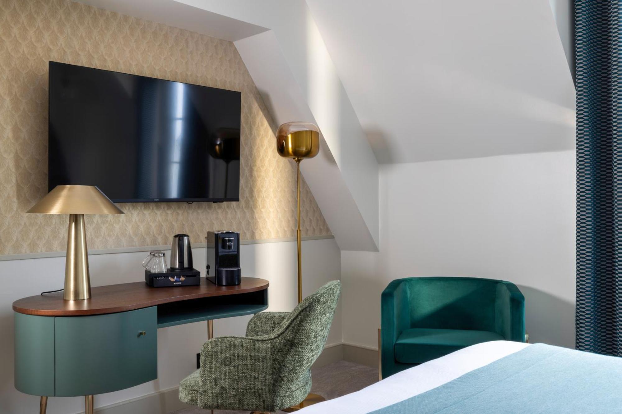Elysees Bassano 4*
