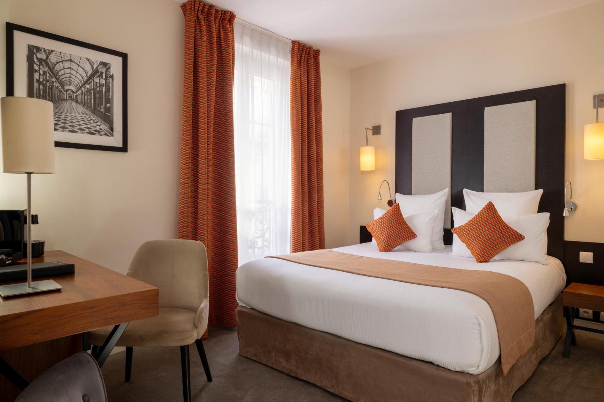 Hotel Elysées Bassano Paris