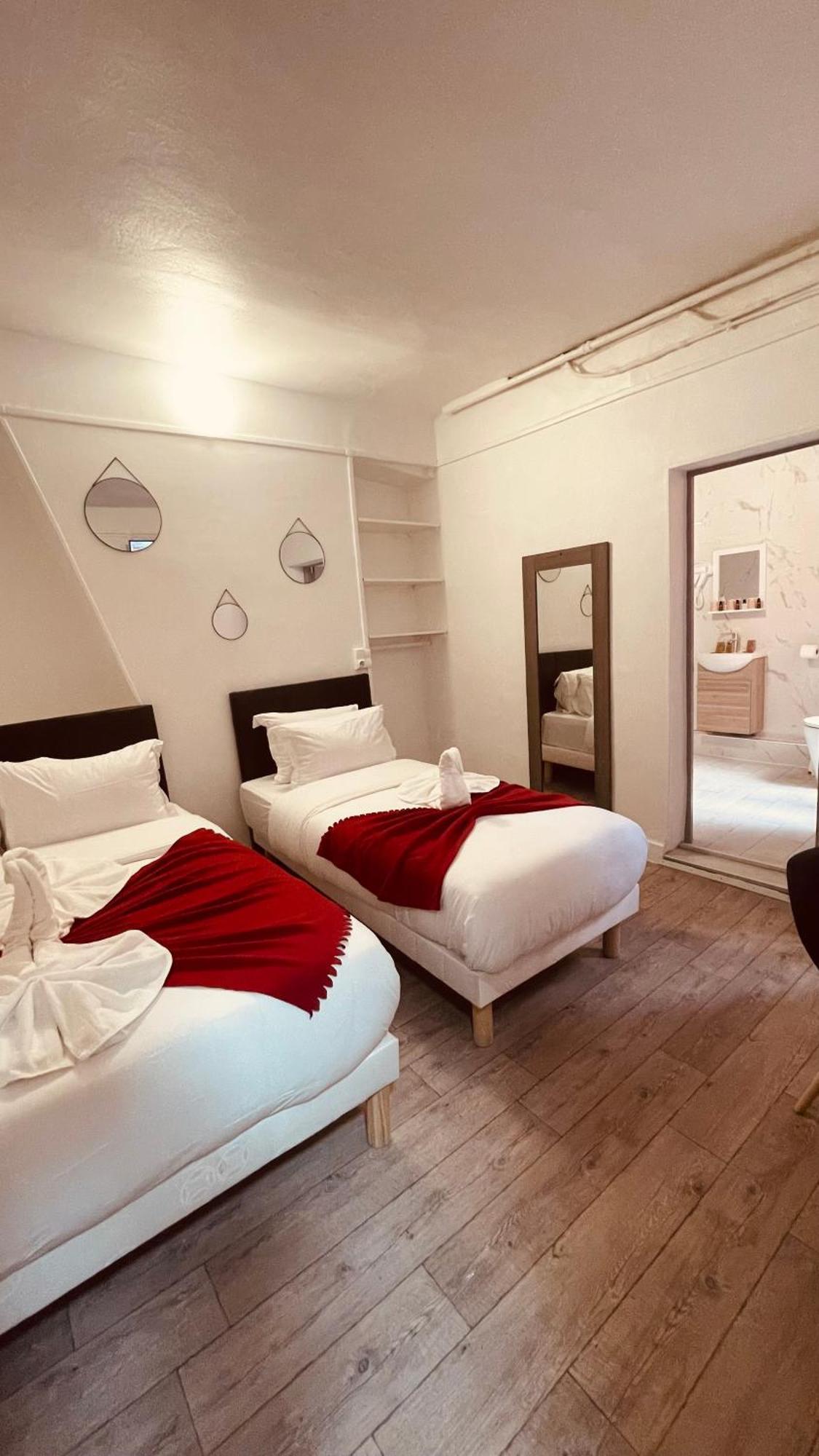 Louvain Hotel *