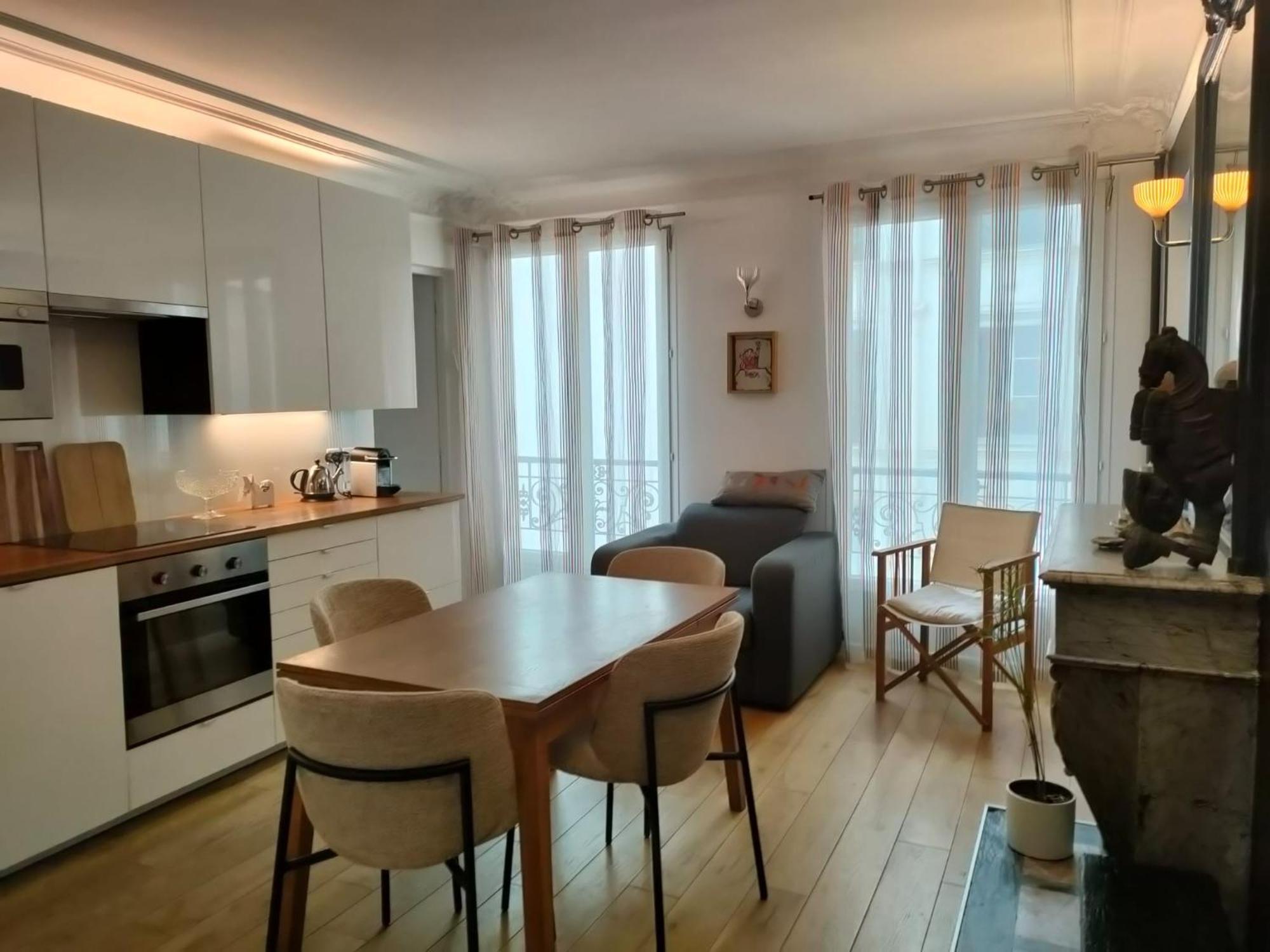 Apartment 9e, Rue Des Martyrs, Calme & Lumineux Paris