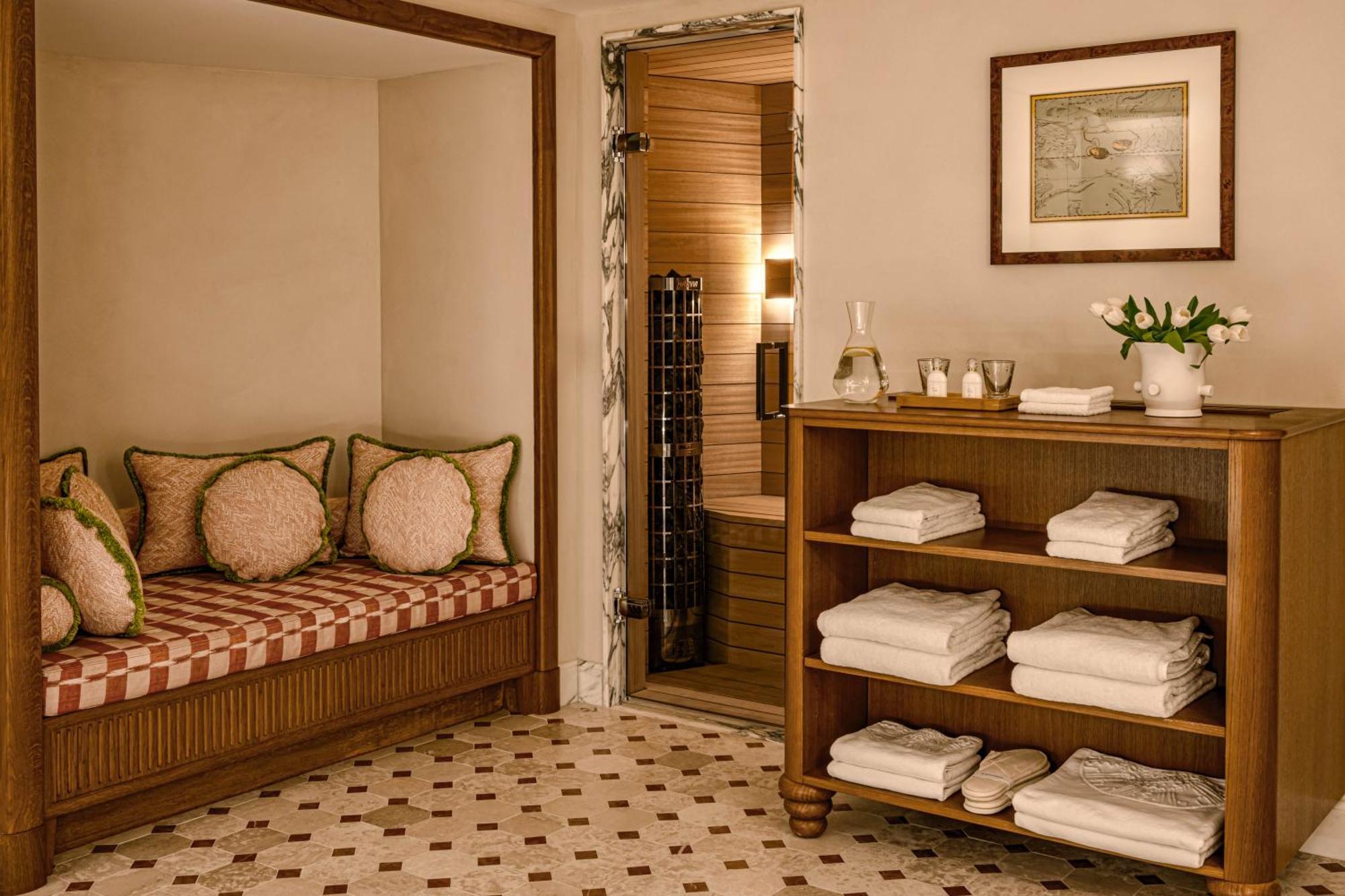 Saint Hotel 5*