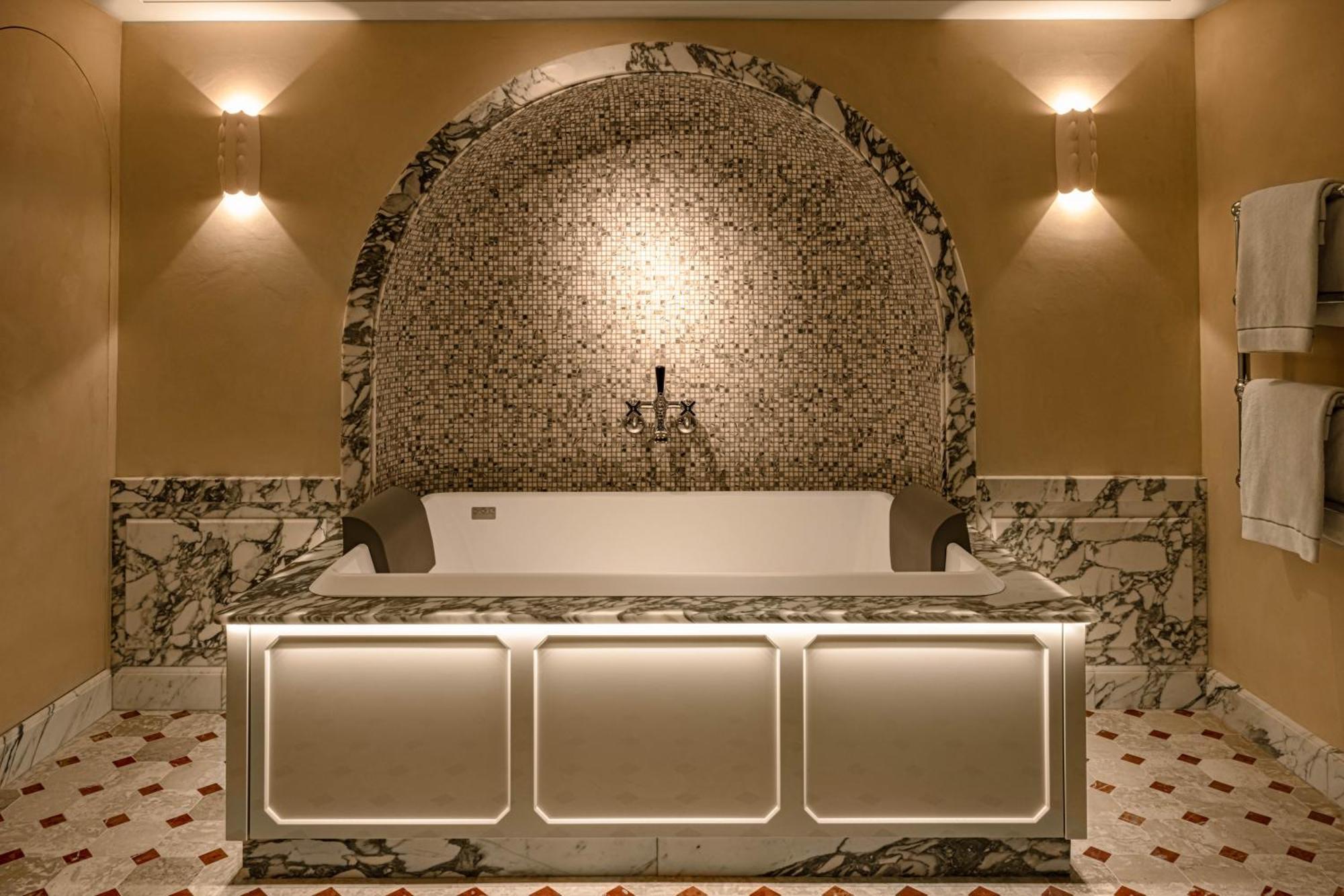 Saint Hotel