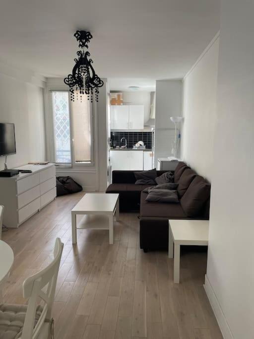 8th, Bright, Very Good Location * Paris
