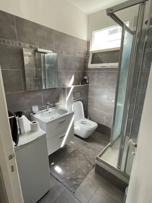 Apartment 8th, Bright, Very Good Location *