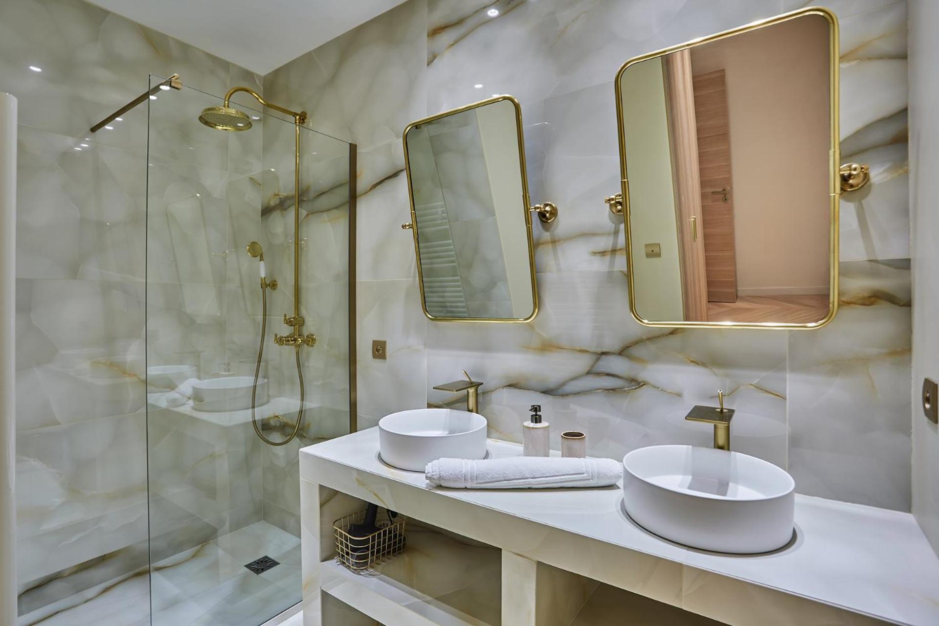 3 Bedrooms Center Of By Prestige * Paris