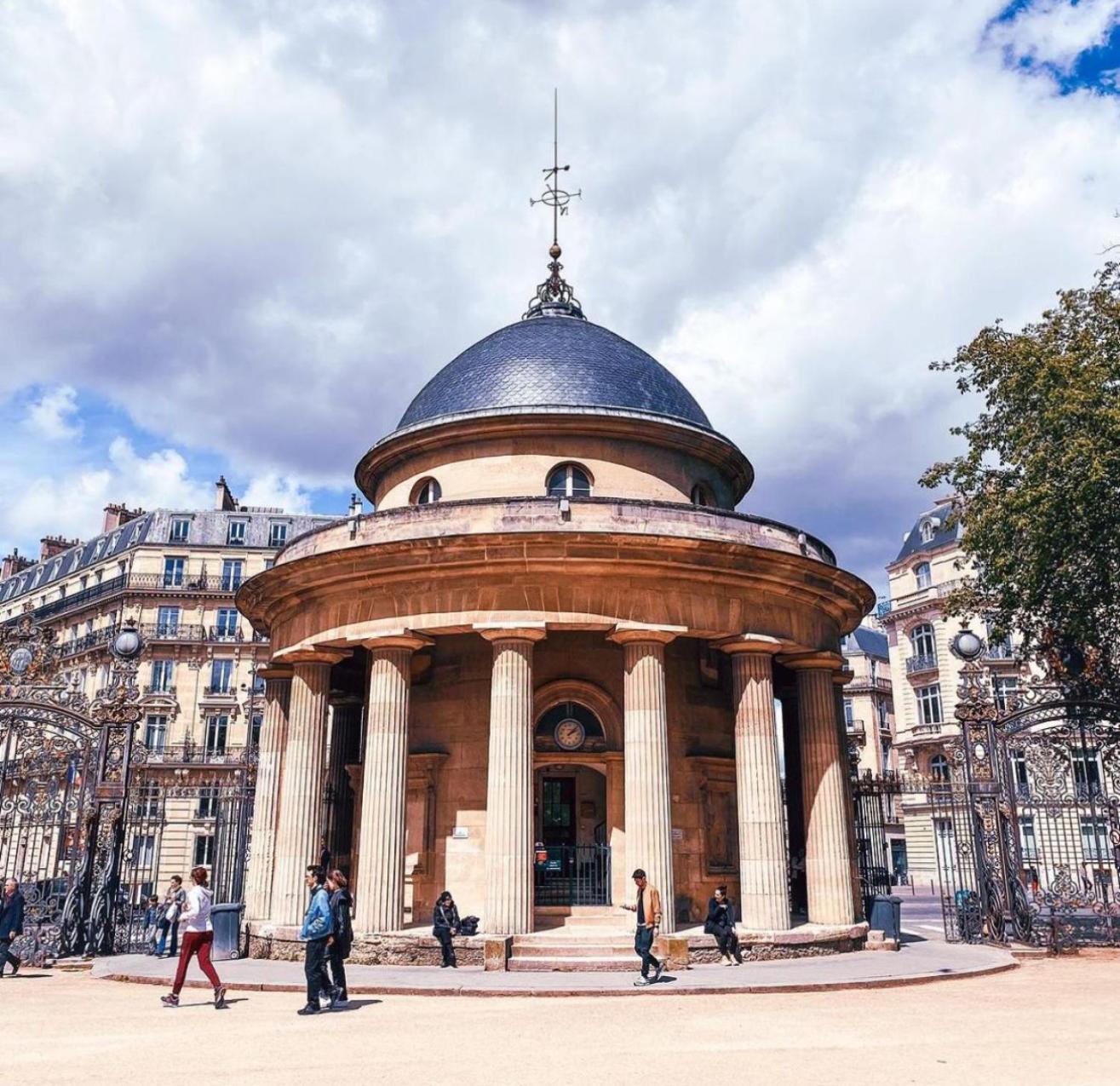 Apartment Royal Monceau - Hoche Paris