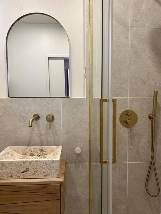 5 Etoiles Centre Apartment *