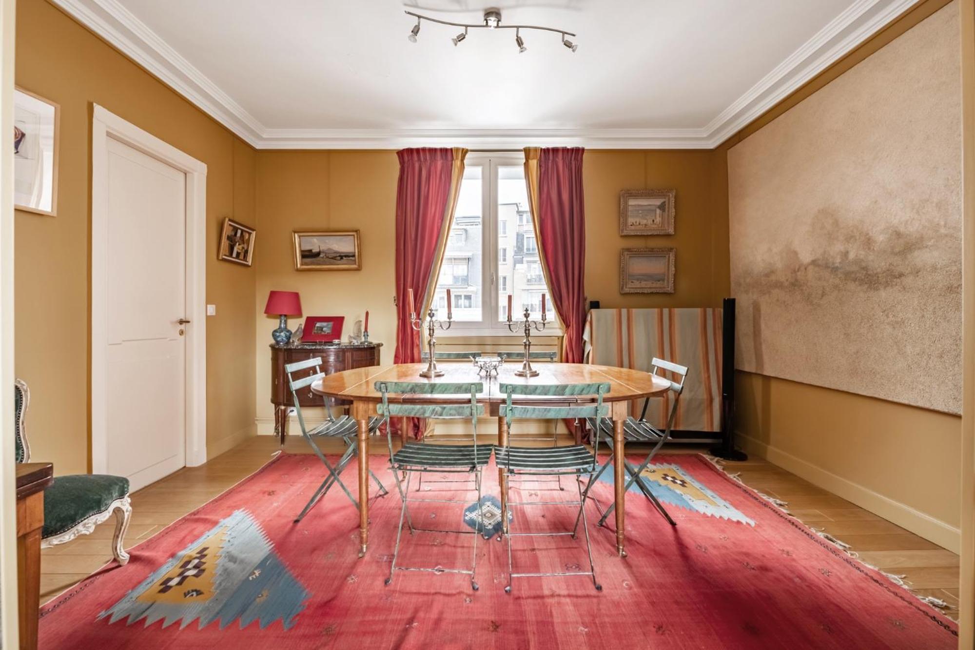 Veeve - A Romance In Rouge * Paris