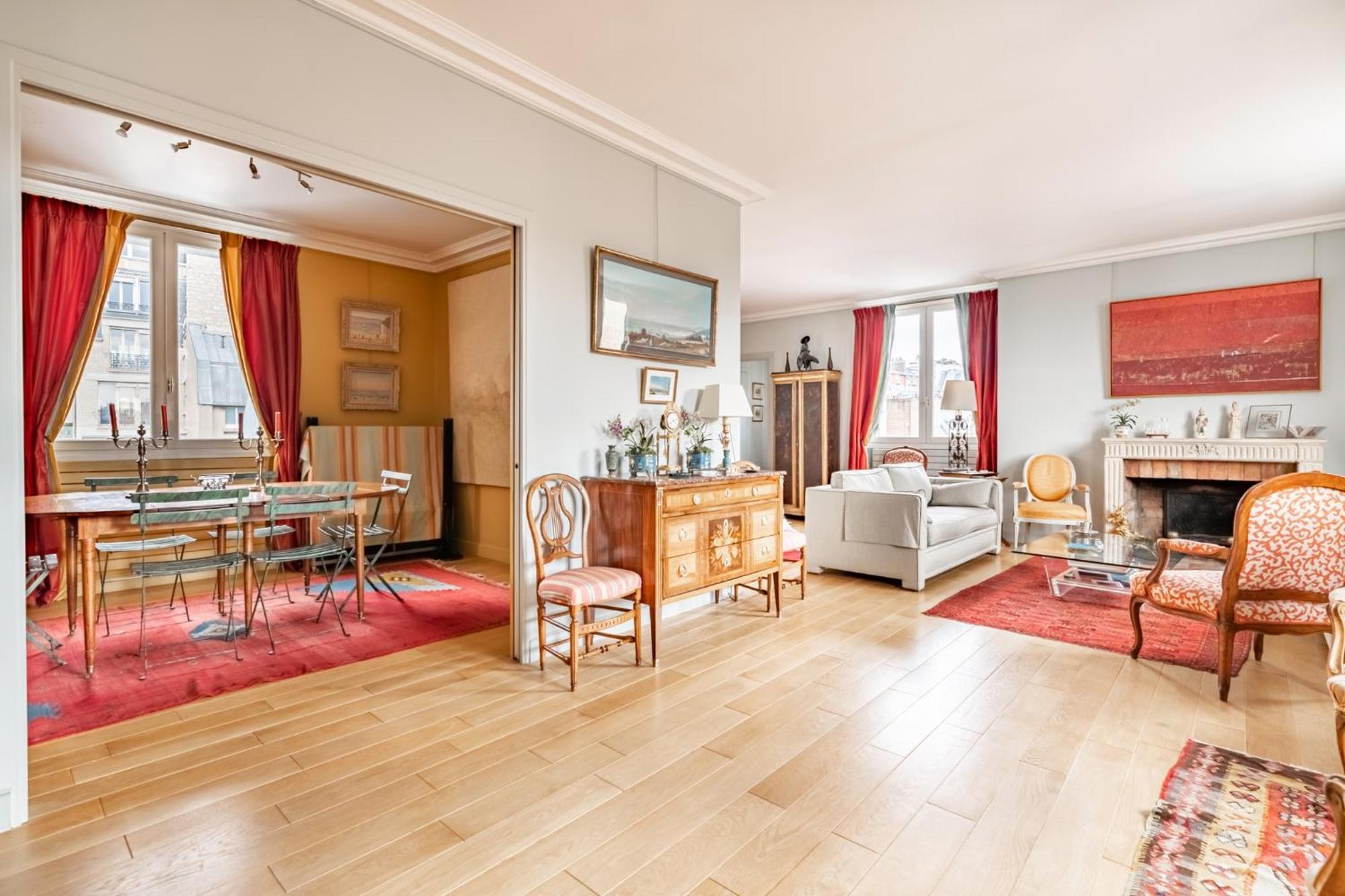 Veeve - A Romance In Rouge Apartment *