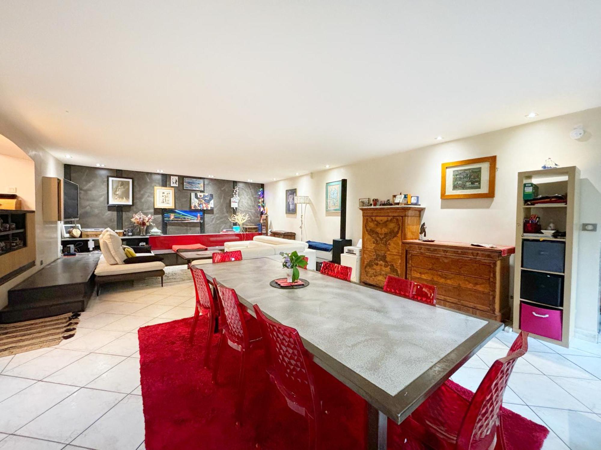 Apartment Grand Avec Jardin Privatif A *